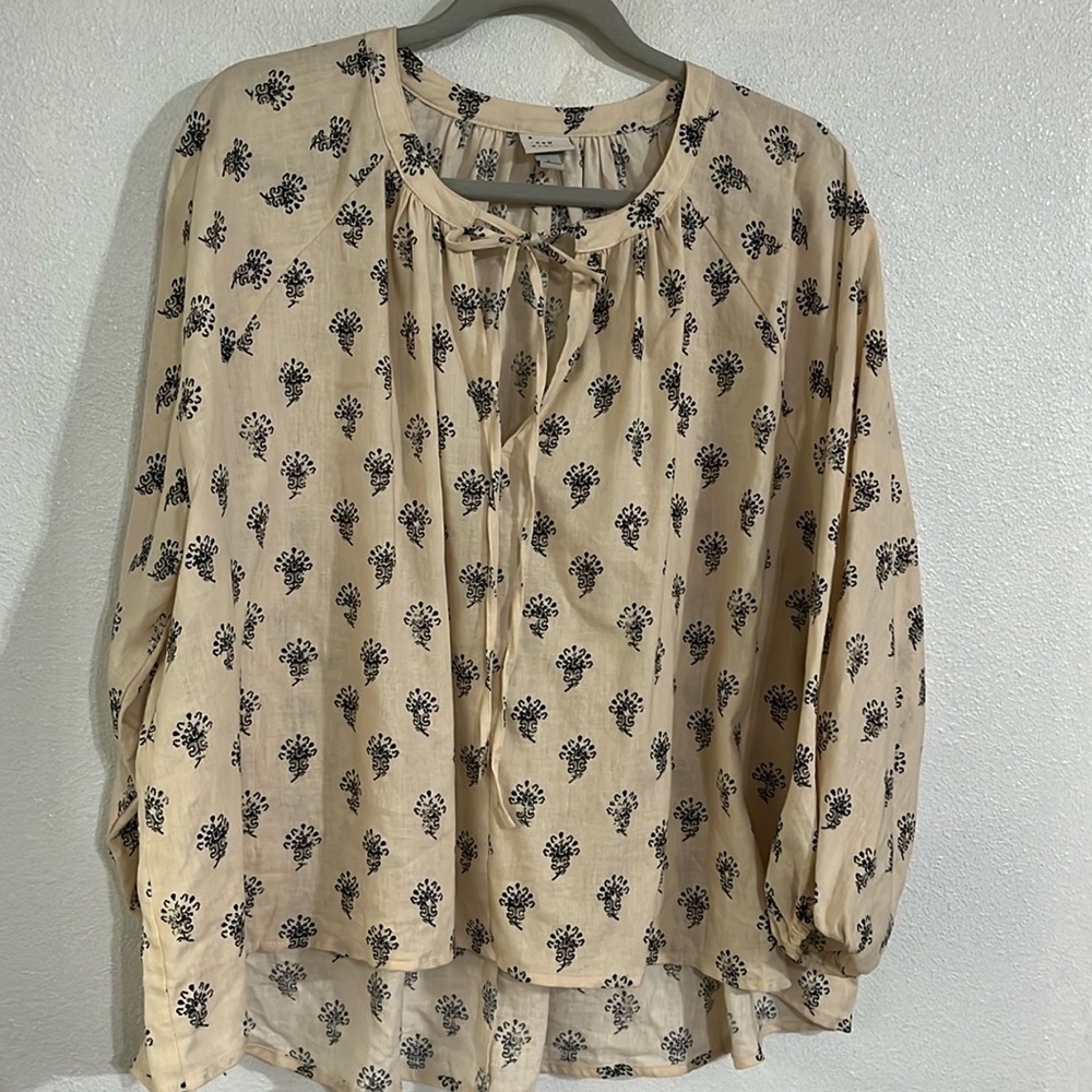 A new day NWOT long sleeve 55% linen front hello 3 quart sleeve size L